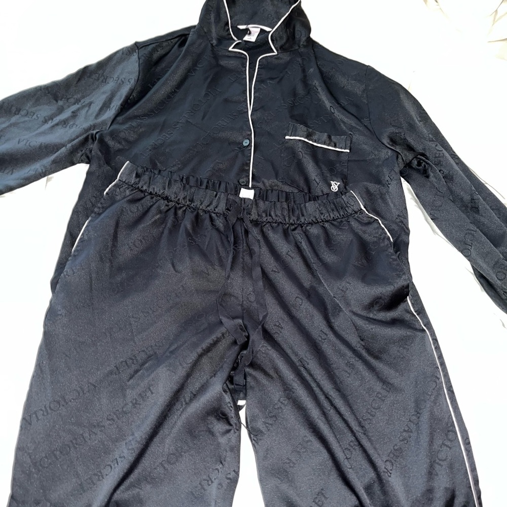 Brand new Victoria secret black set size M retail $100